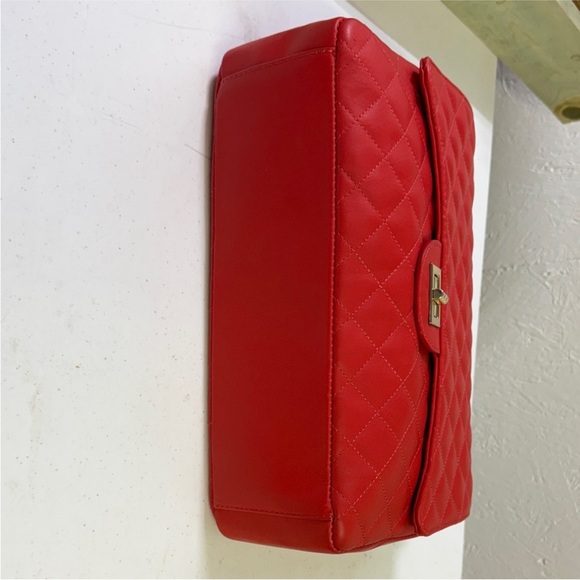 Chiarra Ferretti Italian leather Chic Red Quilted Shoulder Bag with Chain Strap - Picture 4 of 7